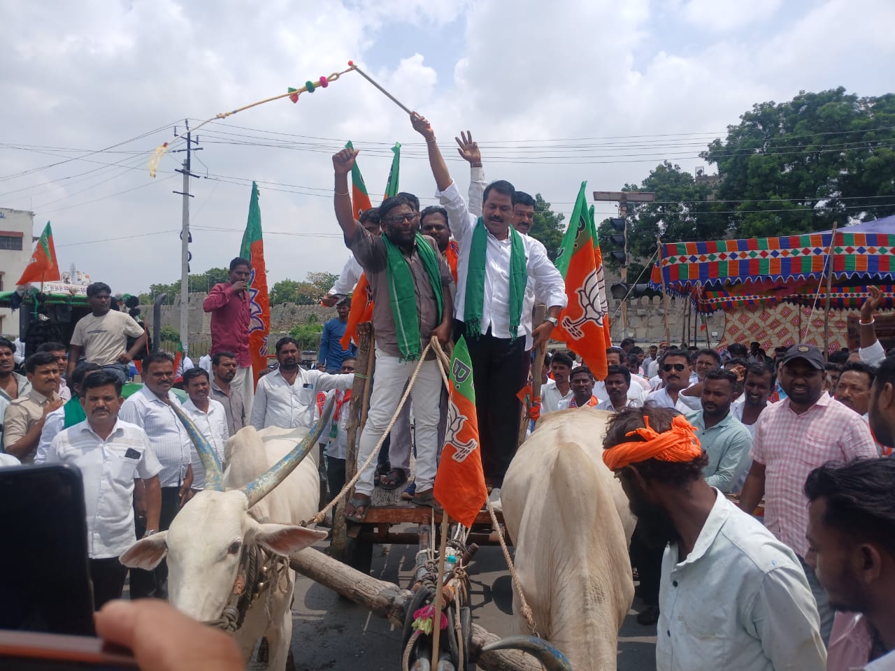 ಎಕರೆಗೆ ₹50 ಸಾವಿರ ಬರ ಪರಿಹಾರಕ್ಕೆ ಆಗ್ರಹಿಸಿ ರೈತರ ಬೃಹತ್ ಪ್ರತಿಭಟನೆ