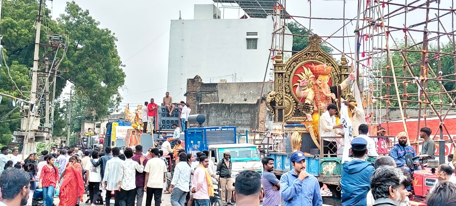 250ಕ್ಕೂ ಅಧಿಕ ಸಾರ್ವಜನಿಕ ಗಣಪತಿಗಳ ಅದ್ಧೂರಿ ವಿಸರ್ಜನಾ ಮೆರವಣಿಗೆ