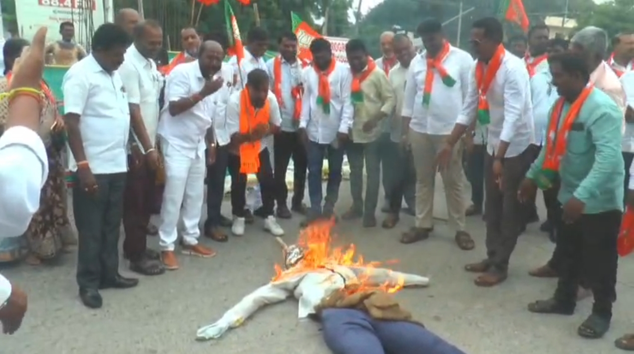 ‘ದಿವಾಳಿ ಸರ್ಕಾರದ ಶವಯಾತ್ರೆ’: ಬಿಜೆಪಿ ಪ್ರತಿಭಟನೆ