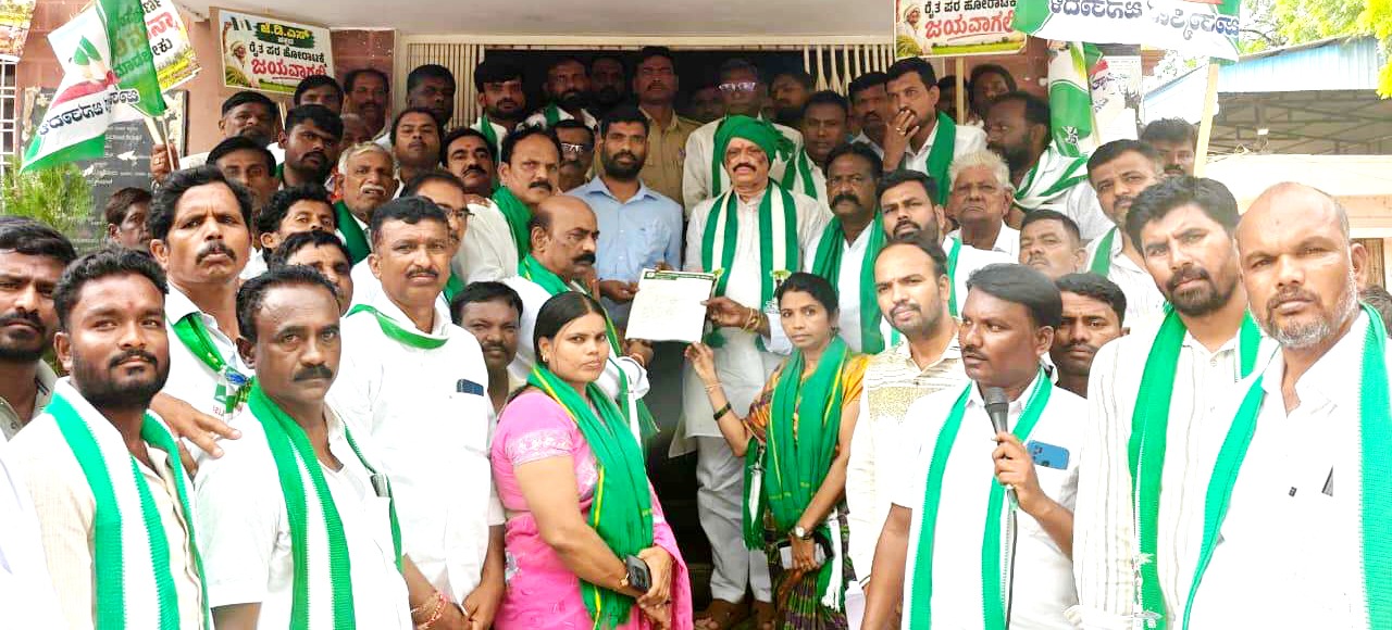 ರಾಜ್ಯ ಸರ್ಕಾರ ರೈತ ವಿರೋಧಿ ಧೋರಣೆ ಅನುಸರಿಸುತ್ತಿದೆ: ರಾಜಾ ವೆಂಕಟಪ್ಪನಾಯಕ