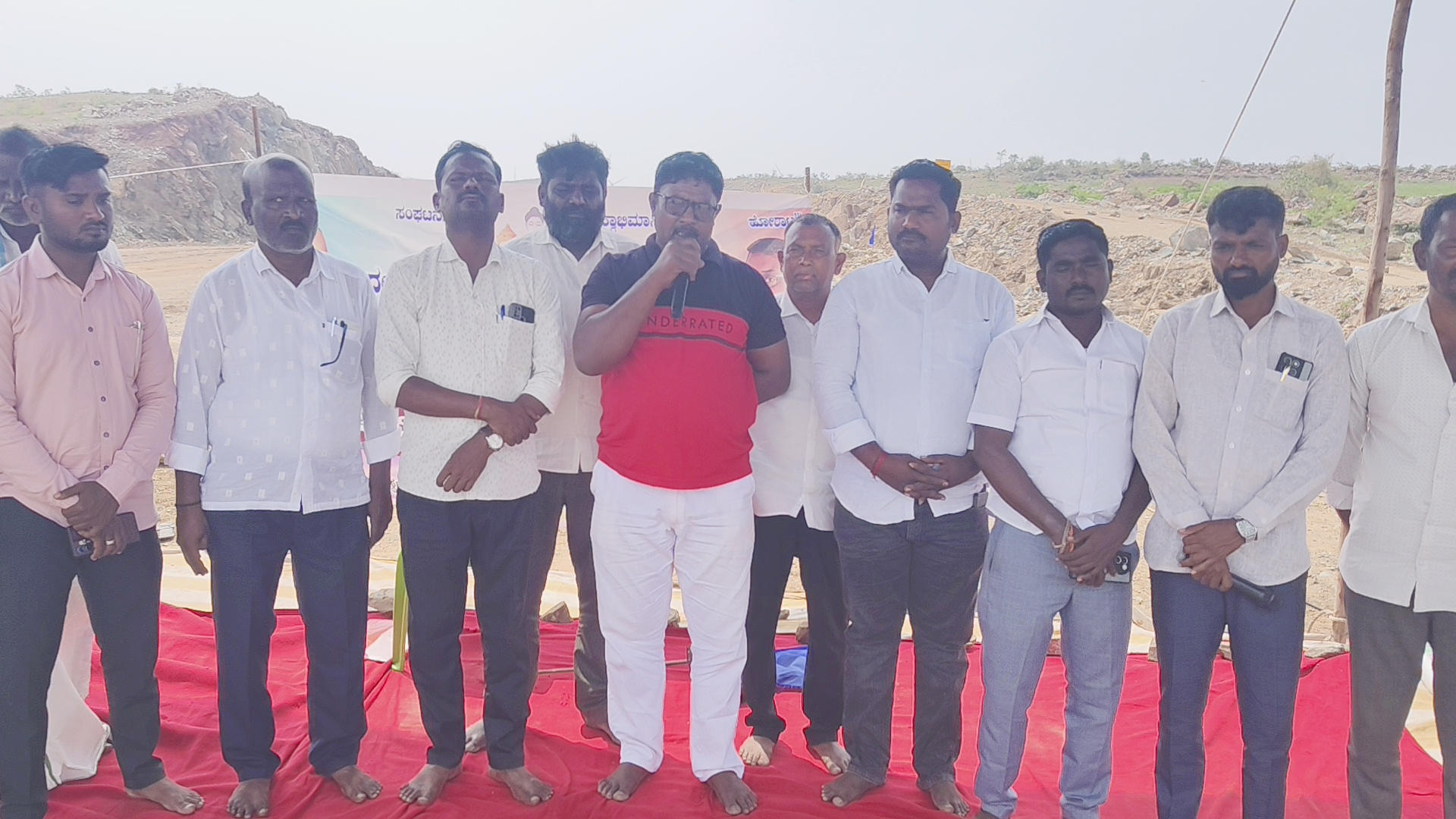 ಭೂಸ್ವಾಧೀನ ಪರಿಹಾರಕ್ಕೆ ಆಗ್ರಹಿಸಿ ಚಿಕ್ಕಹಸರೂರು ರೈತರ ಧರಣಿ ನಾಲ್ಕನೇ ದಿನಕ್ಕೆ