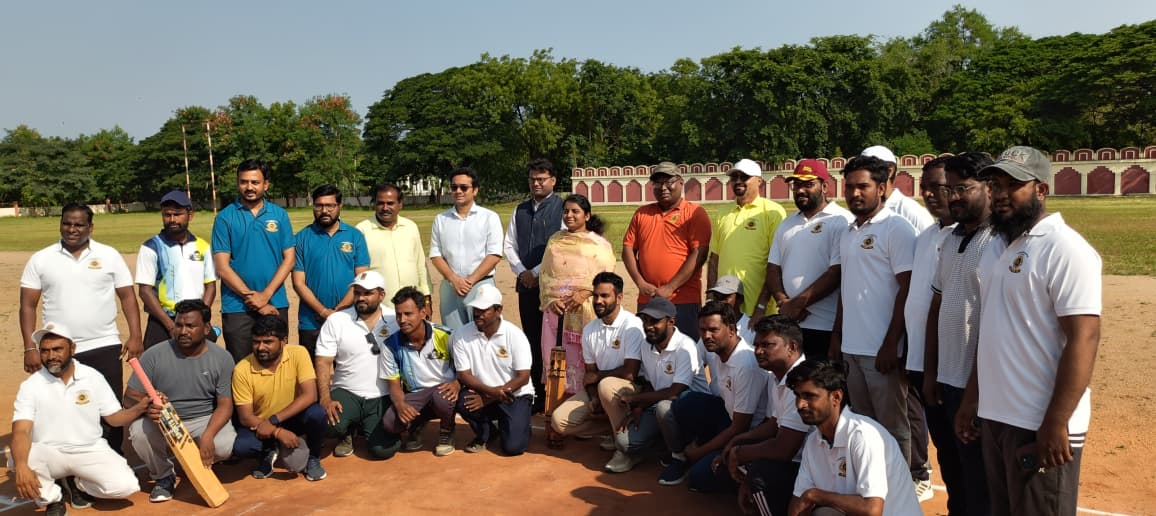 ಬೆಳ್ಳಿ ಮಹೋತ್ಸವ: ಪತ್ರಕರ್ತರು–ಅಧಿಕಾರಿಗಳ ಸೌಹಾರ್ದ ಕ್ರಿಕೆಟ್‌ಗೆ ಚಾಲನೆ