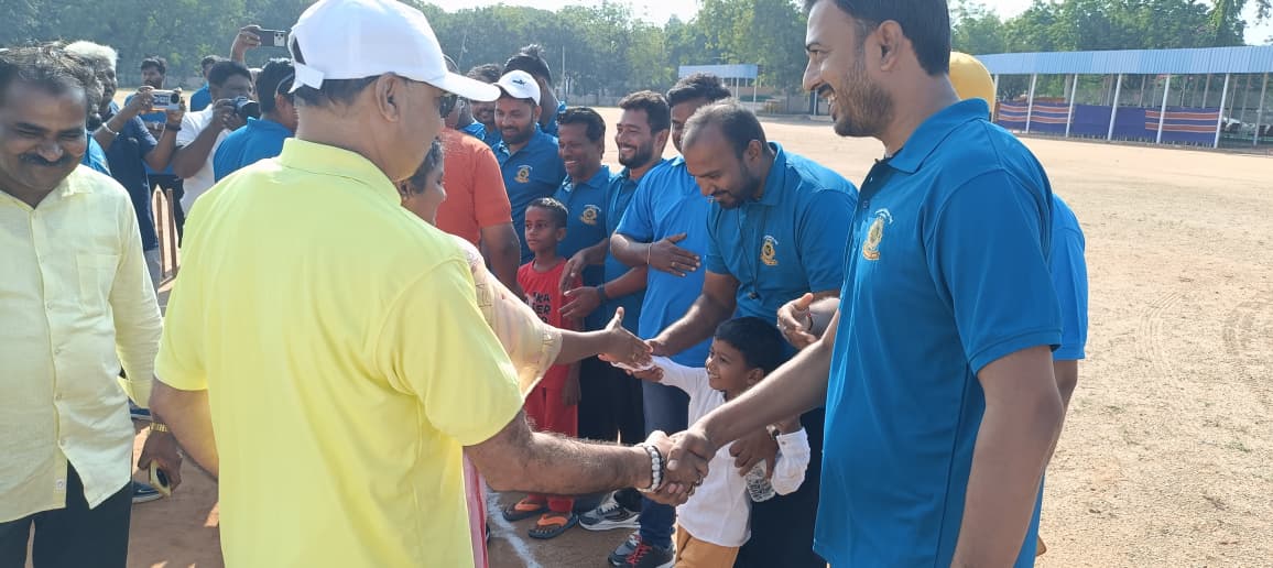 ಬೆಳ್ಳಿ ಮಹೋತ್ಸವ: ಪತ್ರಕರ್ತರು–ಅಧಿಕಾರಿಗಳ ಸೌಹಾರ್ದ ಕ್ರಿಕೆಟ್‌ಗೆ ಚಾಲನೆ