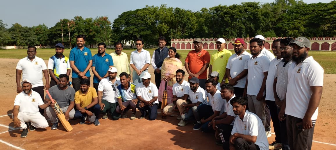 ಬೆಳ್ಳಿ ಮಹೋತ್ಸವ: ಪತ್ರಕರ್ತರು–ಅಧಿಕಾರಿಗಳ ಸೌಹಾರ್ದ ಕ್ರಿಕೆಟ್‌ಗೆ ಚಾಲನೆ