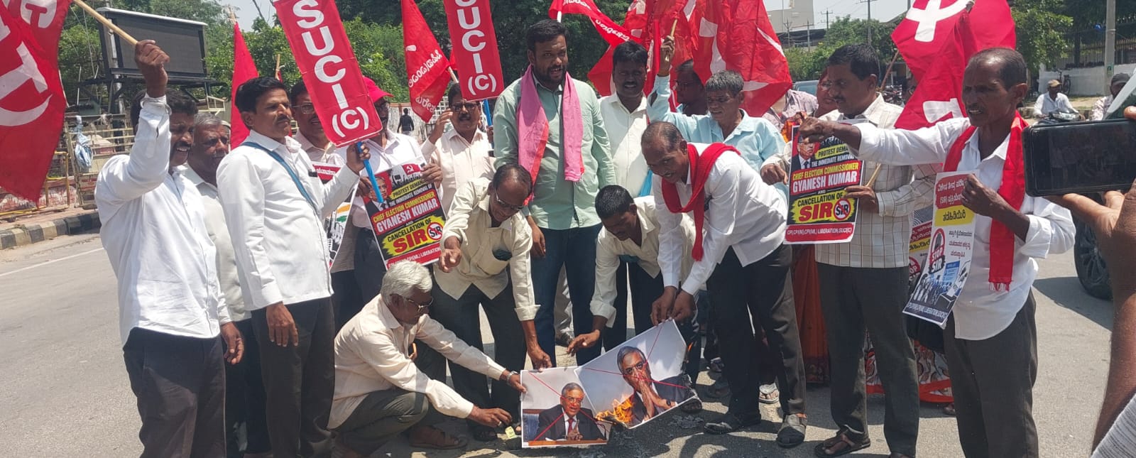 ಎಸ್‌ಐಆರ್ ಸ್ಥಗಿತ, ಮುಖ್ಯ ಚುನಾವಣಾ ಆಯುಕ್ತರ ವಜಾಕ್ಕೆ ಆಗ್ರಹಿಸಿ ಪ್ರತಿಭಟನೆ