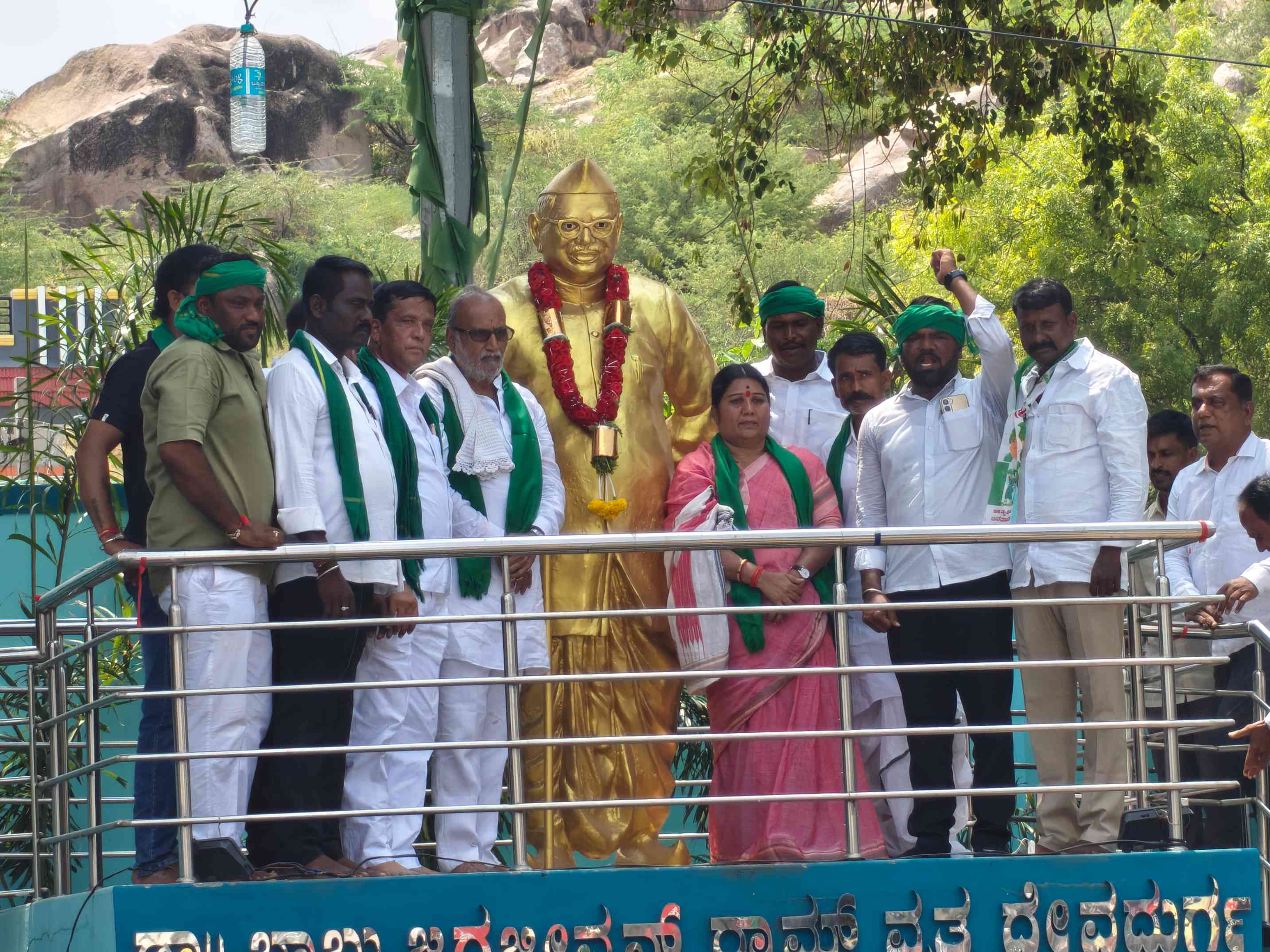 ಬರ ಪರಿಹಾರ, ನೀರಾವರಿ ಸಮಸ್ಯೆ ಪರಿಹಾರಕ್ಕೆ ಆಗ್ರಹಿಸಿ ಜೆಡಿಎಸ್ ಪ್ರತಿಭಟನೆ