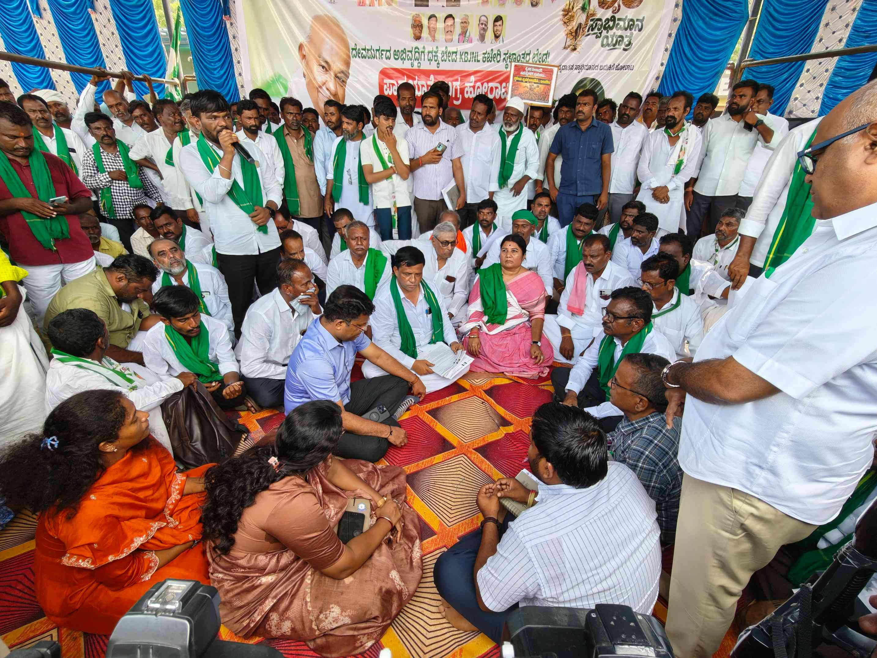 ಬರ ಪರಿಹಾರ, ನೀರಾವರಿ ಸಮಸ್ಯೆ ಪರಿಹಾರಕ್ಕೆ ಆಗ್ರಹಿಸಿ ಜೆಡಿಎಸ್ ಪ್ರತಿಭಟನೆ