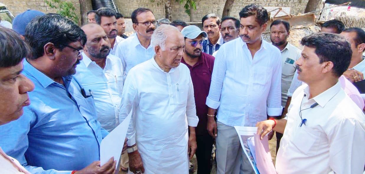 ನೂತನ ಬಸವೇಶ್ವರ ವೃತ್ತ ನಿರ್ಮಾಣ ಸ್ಥಳ ಪರಿಶೀಲಿಸಿದ ಎನ್.ಎಸ್. ಬೋಸರಾಜು