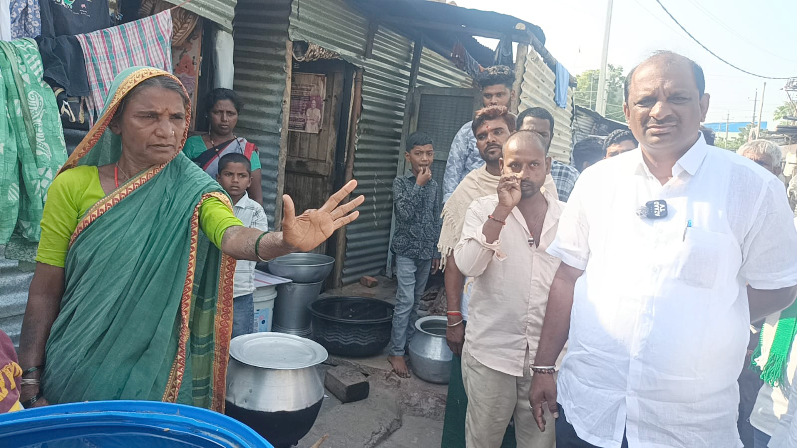 ಶಿಯಾ ತಲಾಬ್ ನಿವಾಸಿಗಳ ಸಮಸ್ಯೆ ಆಲಿಸಿದ ಜೆಡಿಎಸ್ ಮುಖಂಡ ರಾಮನಗೌಡ ಏಗನೂರು