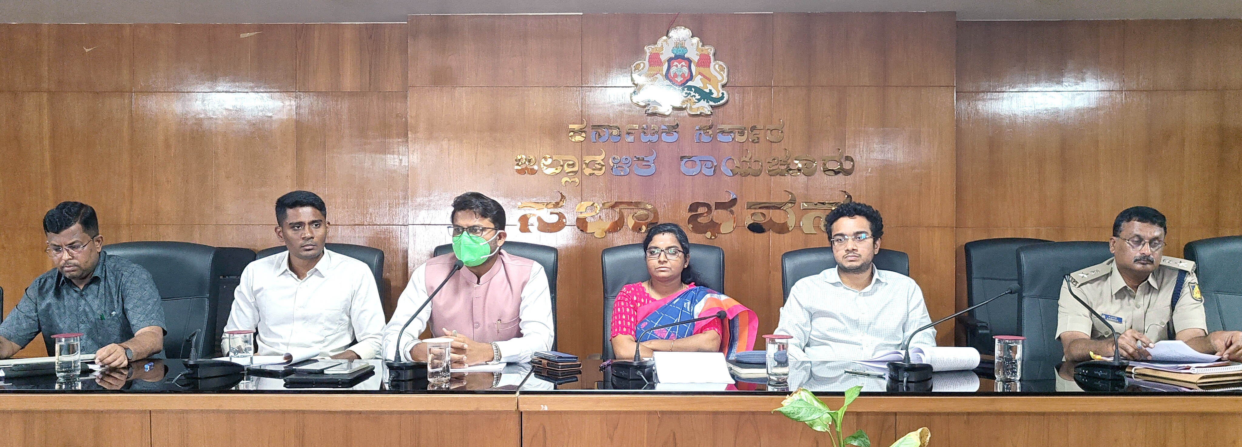 ಇಲಾಖೆಯ ಅಧಿಕಾರಿಗಳು ಸಮನ್ವಯದಿಂದ ಕೆಲಸ ನಿರ್ವಹಿಸಿ: ಜಿಲ್ಲಾಧಿಕಾರಿ ಪೂವಿತಾ