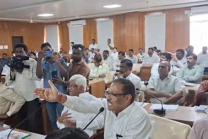 ಬರ ಪರಿಸ್ಥಿತಿ ಎದುರಿಸಲು ಮುನ್ನೆಚ್ಚರಿಕೆ ಕ್ರಮ ಕೈಗೊಳ್ಳಿ: ಶಾಸಕ ಡಾ. ಎಸ್. ಶಿವರಾಜ್ ಪಾಟೀಲ್