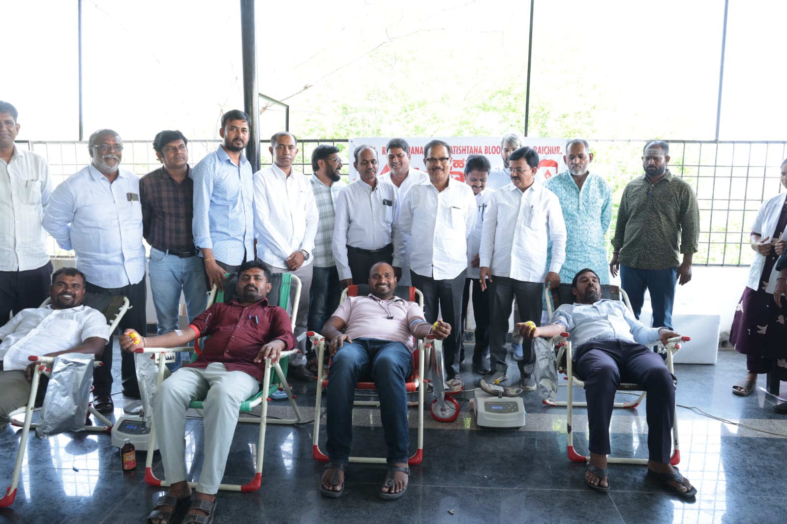 ರಿಪೋರ್ಟರ್ಸ್ ಗಿಲ್ಡ್ ಬೆಳ್ಳಿ ಮಹೋತ್ಸವ ಅಂಗವಾಗಿ ರಕ್ತದಾನ ಶಿಬಿರ: ಸಮಾಜಮುಖಿ ಕಾರ್ಯಕ್ಕೆ ಗಣ್ಯರ ಮೆಚ್ಚುಗೆ