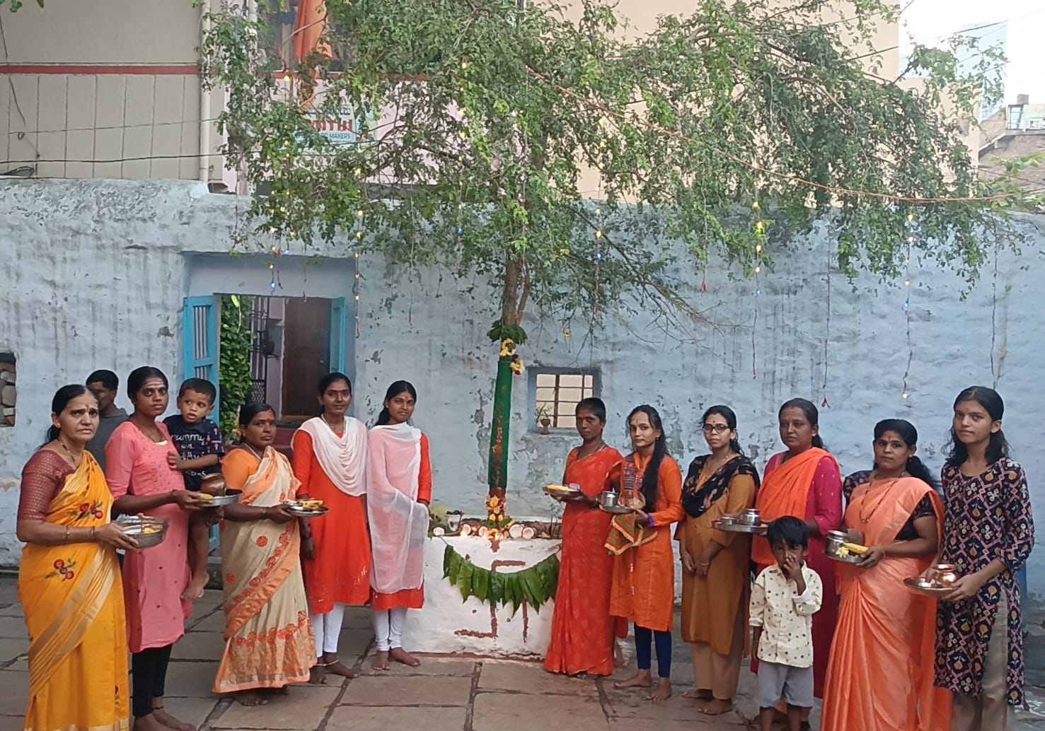 ಶರನ್ನವರಾತ್ರಿ ಅಂಗವಾಗಿ ಬೃಹಸ್ಪತಿವಾರಪೇಟೆಯ ವೀರಭದ್ರೇಶ್ವರ ದೇವಸ್ಥಾನದಲ್ಲಿ ವಿಶೇಷ ಪೂಜೆ