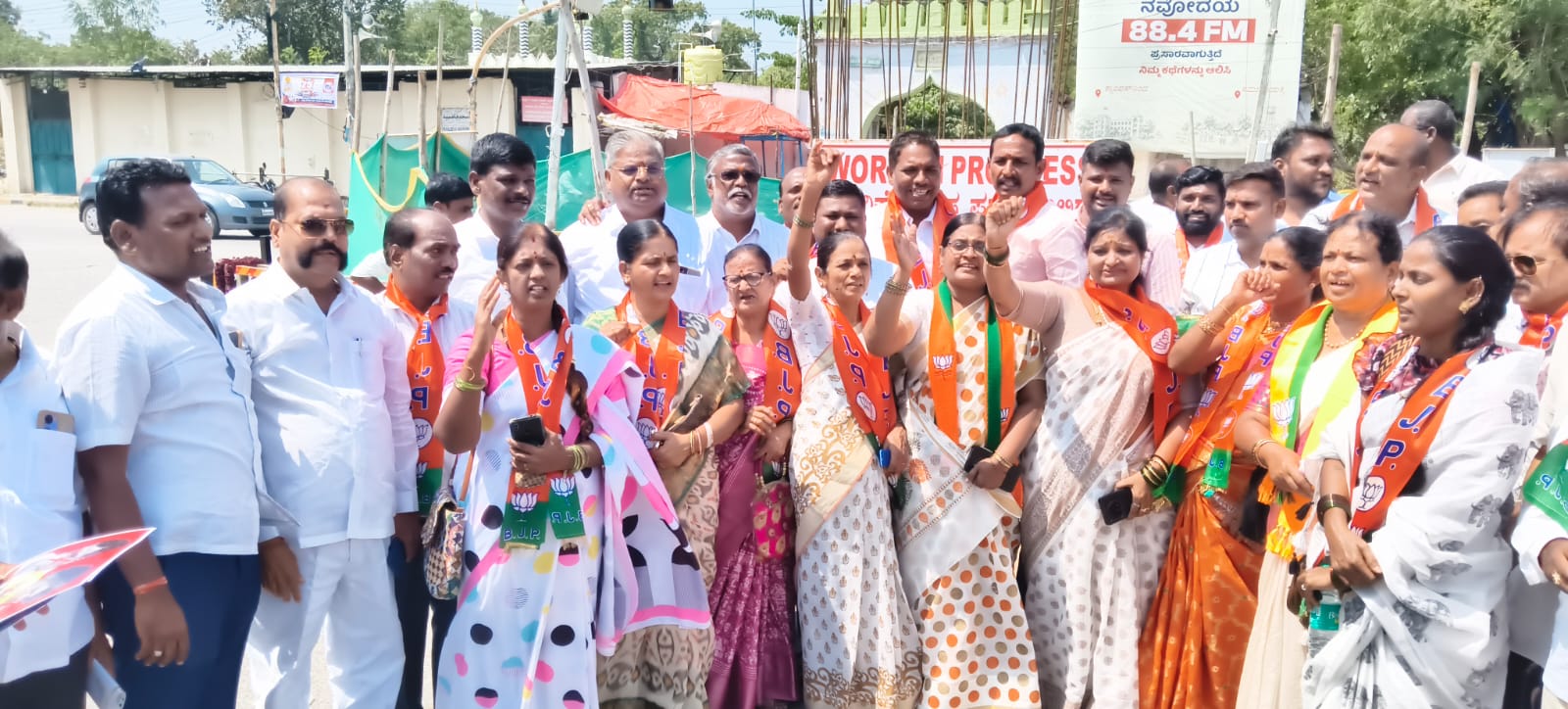 ಕಾಂಗ್ರೆಸ್ ಸಂಸದನ ವಜಾಕ್ಕೆ ಆಗ್ರಹಿಸಿ ಬಿಜೆಪಿ ಮಹಿಳೆಯರ ಪ್ರತಿಭಟನೆ