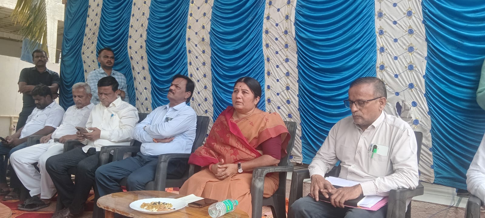 ಅವೈಜ್ಞಾನಿಕ ವಾರಬಂದಿ ಪದ್ಧತಿ ರದ್ದುಪಡಿಸಿ ಬೆಳೆಗಳಿಗೆ ನೀರು ಹರಿಸಲು ಶಾಸಕಿ ಕರೆಮ್ಮ ಆಗ್ರಹ