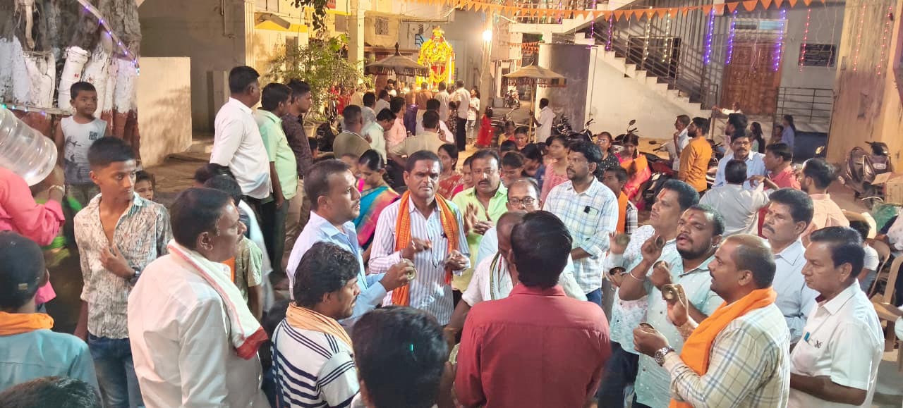 ಉಪ್ಪಾರವಾಡಿ ಶ್ರೀಲಕ್ಷ್ಮೀವೆಂಕಟೇಶ್ವರ ದೇವಸ್ಥಾನದಲ್ಲಿ ನವರಾತ್ರಿ ವಾಹನೋತ್ಸವ
