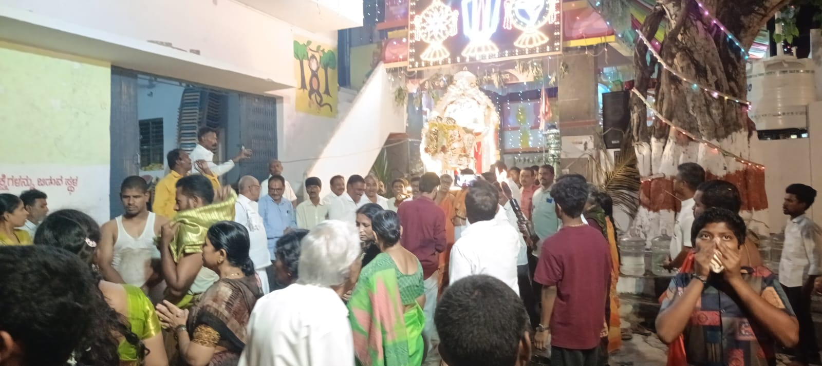 ಉಪ್ಪಾರವಾಡಿ ಶ್ರೀ ಲಕ್ಷ್ಮೀವೆಂಕಟೇಶ್ವರ ದೇವಸ್ಥಾನದಲ್ಲಿ ವಿಜೃಂಭಿಸಿದ ಕಾಮಧೇನು ಕಲ್ಪವೃಕ್ಷ ವಾಹನೋತ್ಸವ