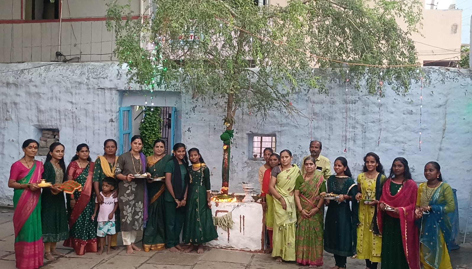 ಓಂಕಾರ ರೂಪದ ಬನ್ನಿ ಮಂಟಪಕ್ಕೆ ಭಕ್ತರ ದರ್ಶನ: ಮಳೆಗಾಗಿ ಮಹಿಳೆಯರಿಂದ ವಿಶೇಷ ಪ್ರಾರ್ಥನೆ