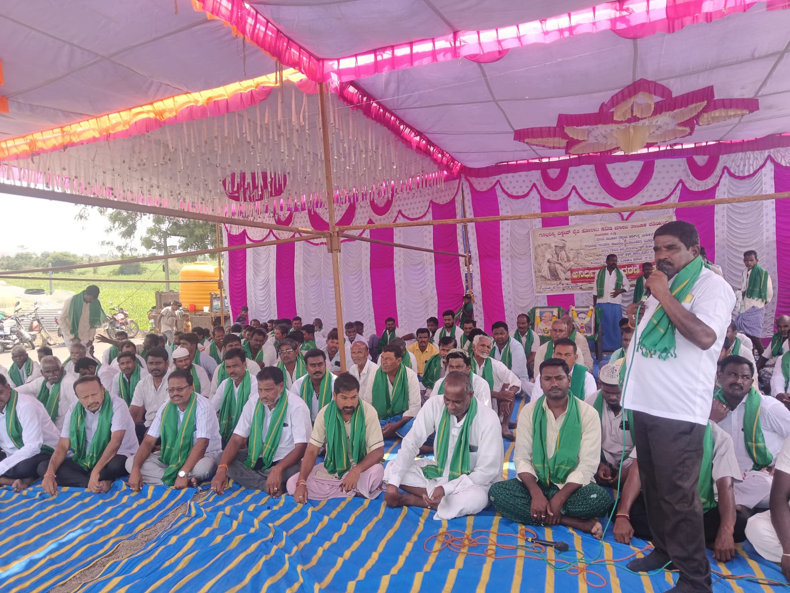 ನಂದಿಹಾಳ ಹಳ್ಳಕ್ಕೆ ನೀರು ಹರಿಸಲು ಆಗ್ರಹಿಸಿ ಗ್ರಾಮಸ್ಥರಿಂದ ಅನಿರ್ದಿಷ್ಟಾವಧಿ ಪ್ರತಿಭಟನೆ