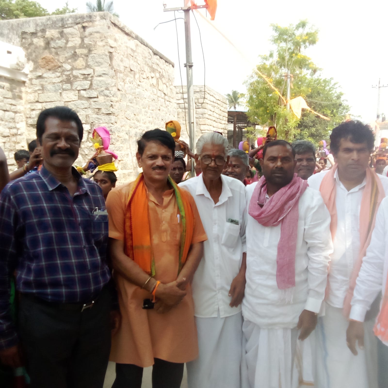 ಆನೆಗೊಂದಿಯಲ್ಲಿ ವೈಭವದ ಜಂಬೂ ಸವಾರಿ: ಡೊಳ್ಳು ಬಾರಿಸಿ ಮೆರವಣಿಗೆಯಲ್ಲಿ ಹೆಜ್ಜೆ ಹಾಕಿದ ಅಮರೇಶ್ ಕರಡಿ