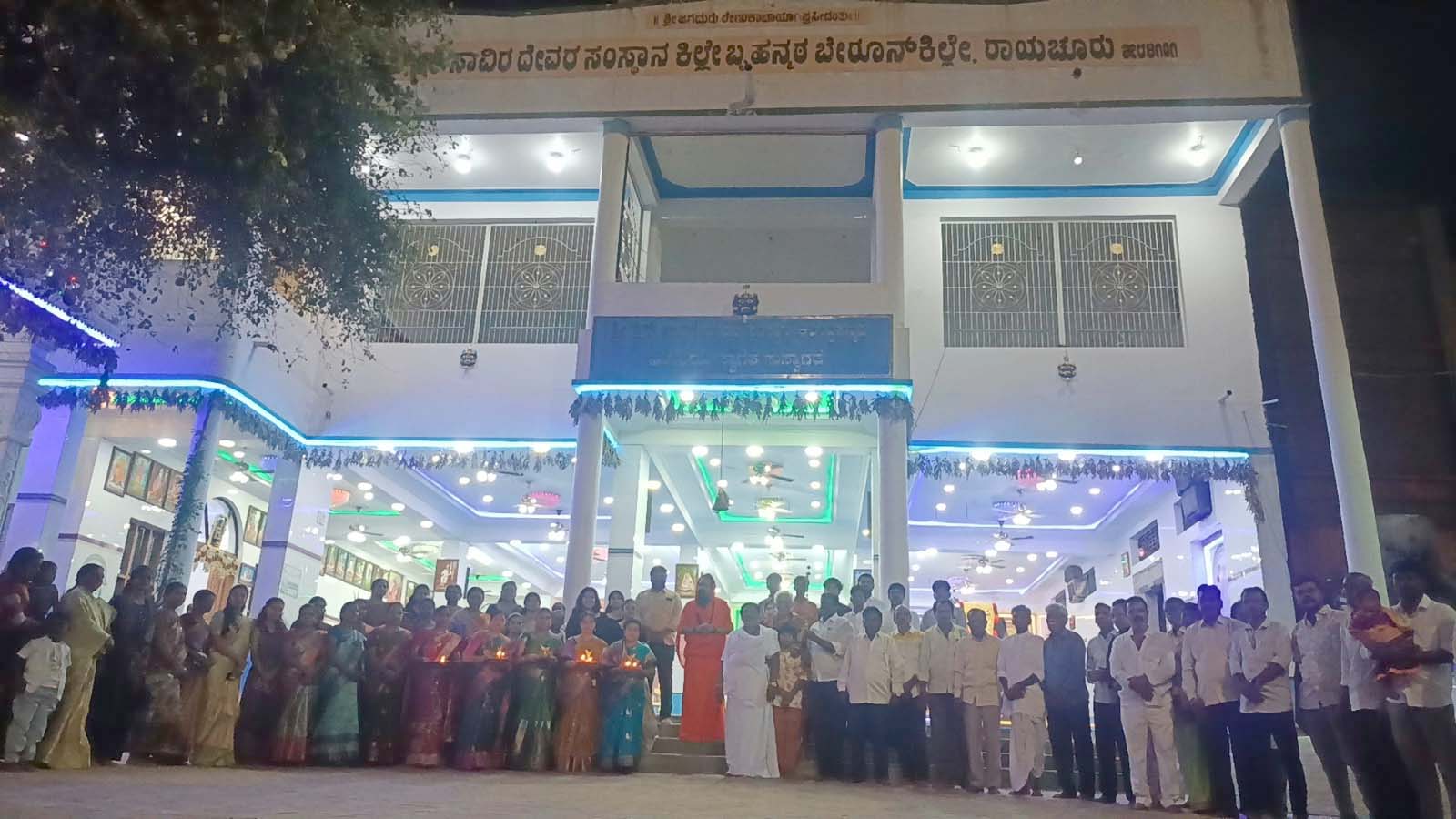 ಕಿಲ್ಲೇ ಬೃಹನ್ಮಠದಲ್ಲಿ ವಿಜಯದಶಮಿ ಸಂಭ್ರಮ: ಭಕ್ತರಿಂದ ಬನ್ನಿ ವಿನಿಮಯ, ವಿಶೇಷ ಪೂಜೆ