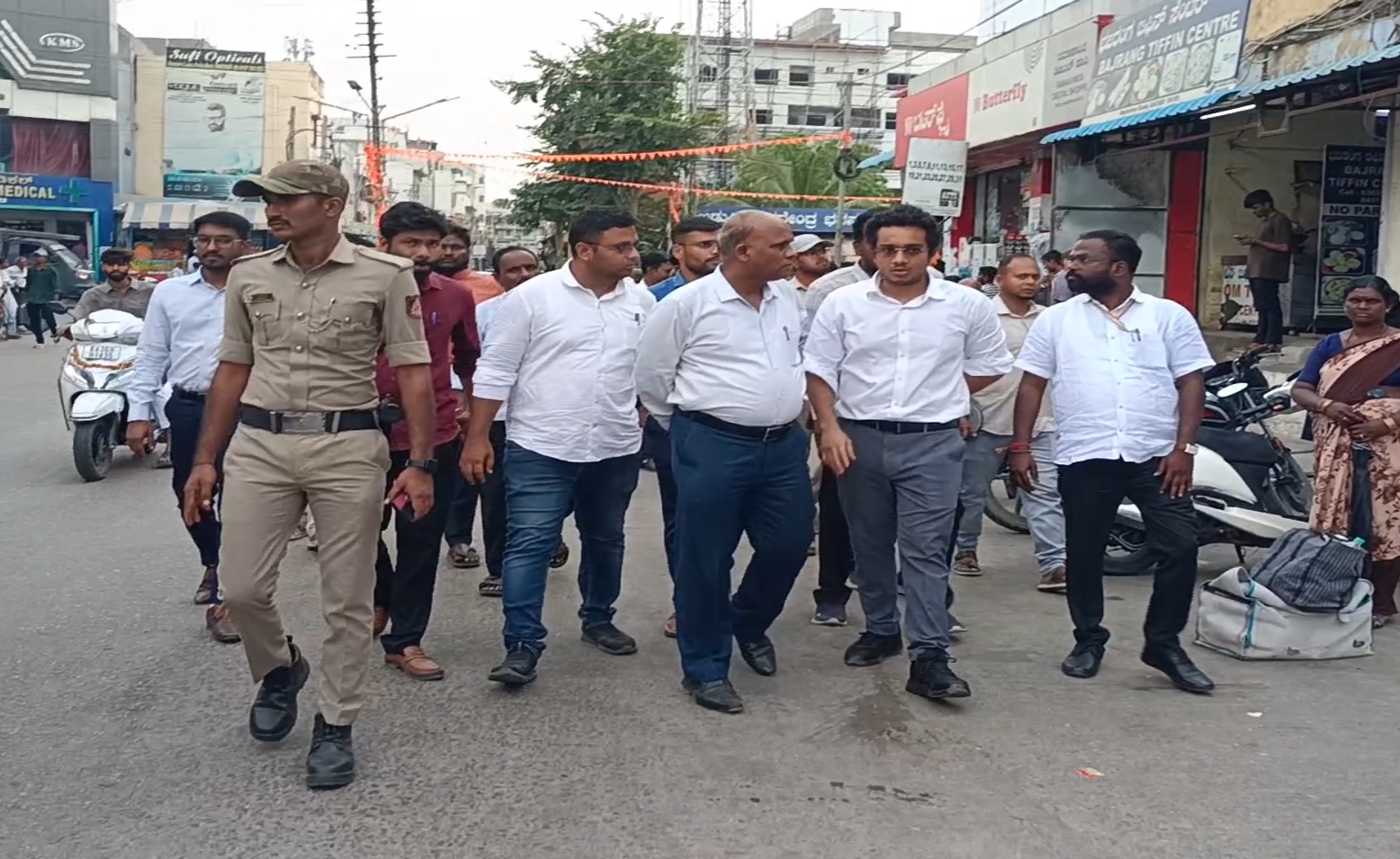 ಚಂದ್ರಮೌಳೇಶ್ವರ ವೃತ್ತದಿಂದ ಗಂಜ್ ವೃತ್ತದವರೆಗೆ 80 ಅಡಿ ರಸ್ತೆ ಅಗಲೀಕರಣಕ್ಕೆ ಸಿದ್ಧತೆ: ಆಯುಕ್ತ ಜುಬೇನ್ ಮೋಹಪಾತ್ರ ಪರಿಶೀಲನೆ