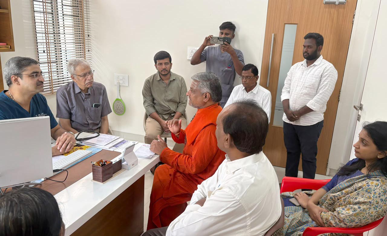 ವಿ ಜಿ ಕೆ ಹೃದ್ರೋಗ ಆಸ್ಪತ್ರೆಗೆ ವಾಲ್ಮೀಕಿ ಗುರುಪೀಠದ ಶ್ರೀ ಪ್ರಸನ್ನಾನಂದಪುರಿ ಸ್ವಾಮೀಜಿ ಭೇಟಿ