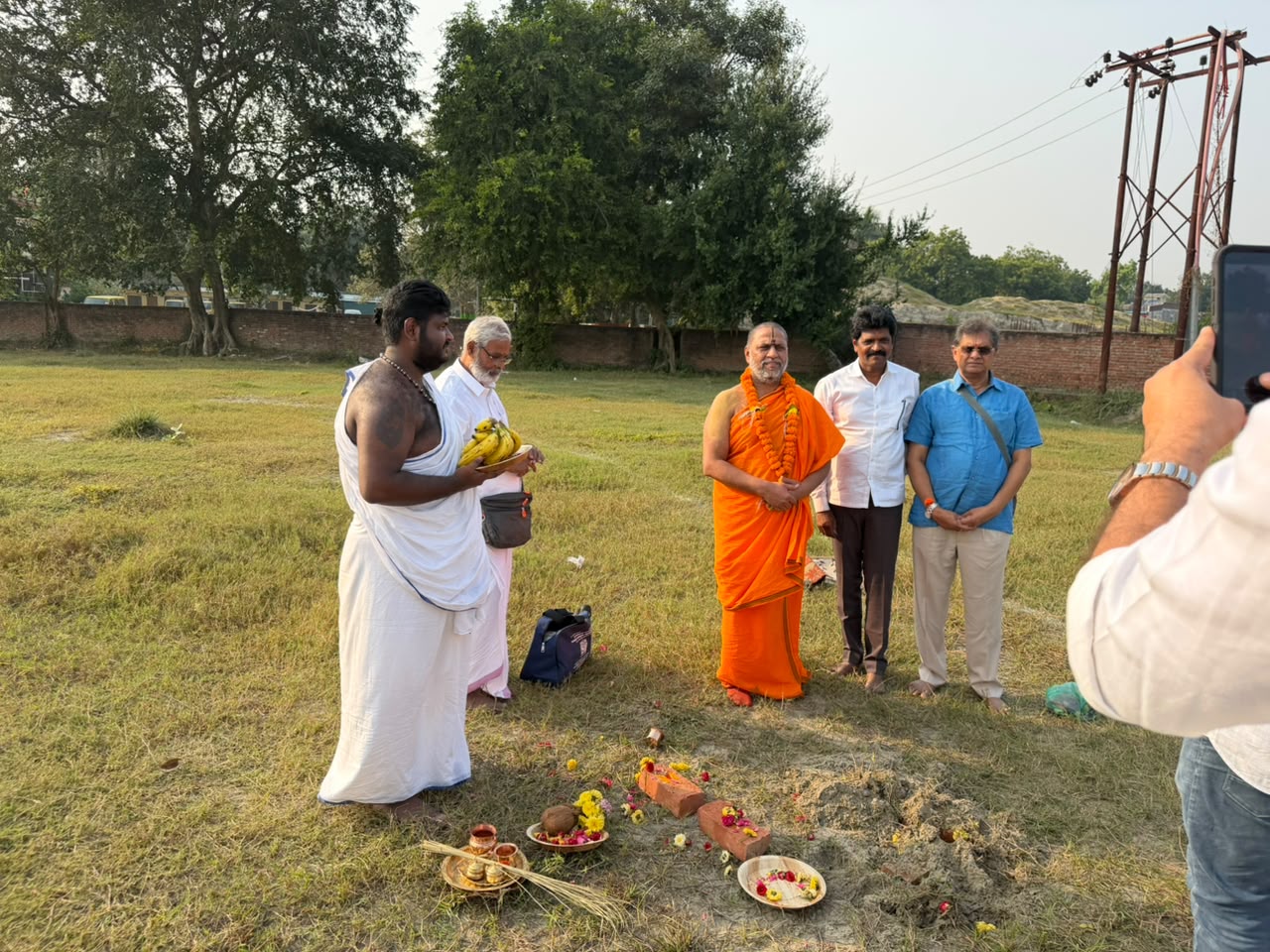 ಅಯೋಧ್ಯೆಯಲ್ಲಿ ರಾಘವೇಂದ್ರ ಸ್ವಾಮಿಗಳ ಮಠ ನಿರ್ಮಾಣಕ್ಕೆ ಭೂಮಿಪೂಜೆ ನೆರವೇರಿಸಿದ ಸುಬುಧೇಂದ್ರ ತೀರ್ಥ ಶ್ರೀಗಳು