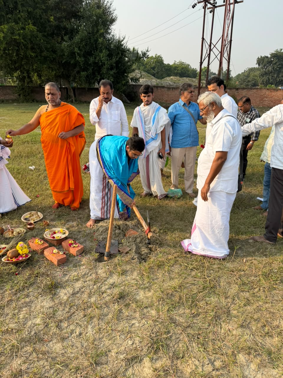 ಅಯೋಧ್ಯೆಯಲ್ಲಿ ರಾಘವೇಂದ್ರ ಸ್ವಾಮಿಗಳ ಮಠ ನಿರ್ಮಾಣಕ್ಕೆ ಭೂಮಿಪೂಜೆ ನೆರವೇರಿಸಿದ ಸುಬುಧೇಂದ್ರ ತೀರ್ಥ ಶ್ರೀಗಳು