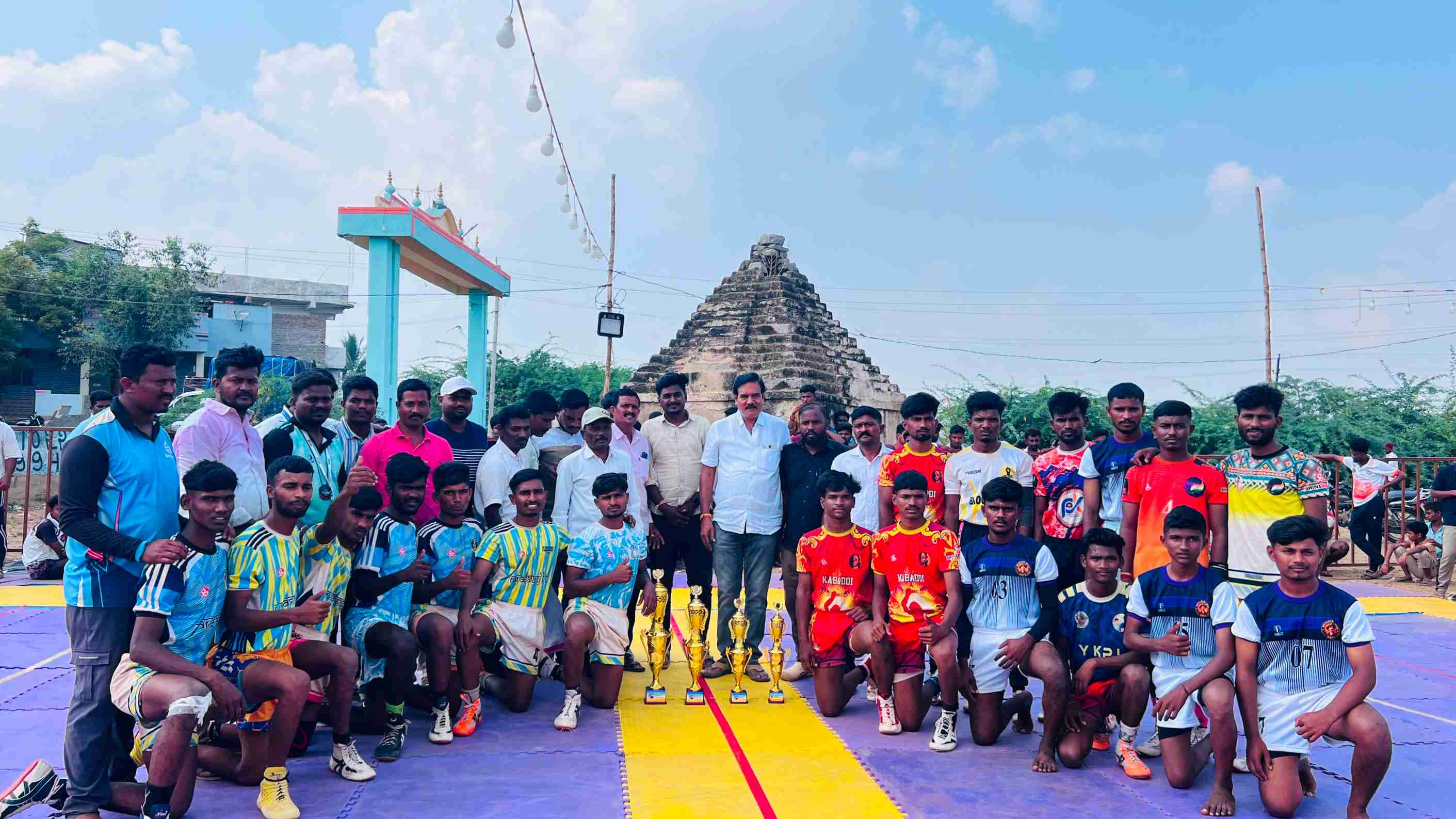 ಜಾಲಹಳ್ಳಿಯಲ್ಲಿ ರಾಜ್ಯಮಟ್ಟದ ಹೊನಲು ಬೆಳಕಿನ ಕಬಡ್ಡಿ ಪಂದ್ಯಾವಳಿ: ವಿಜಯಪುರ ತಂಡ ಚಾಂಪಿಯನ್