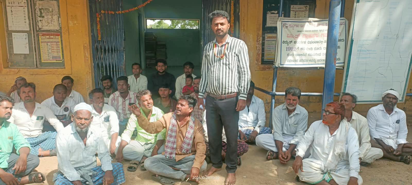 ಹಗಲಿನಲ್ಲಿ ವಿದ್ಯುತ್ ಪೂರೈಕೆಗೆ ಆಗ್ರಹಿಸಿ ರೈತರಿಂದ ಪ್ರತಿಭಟನೆ
